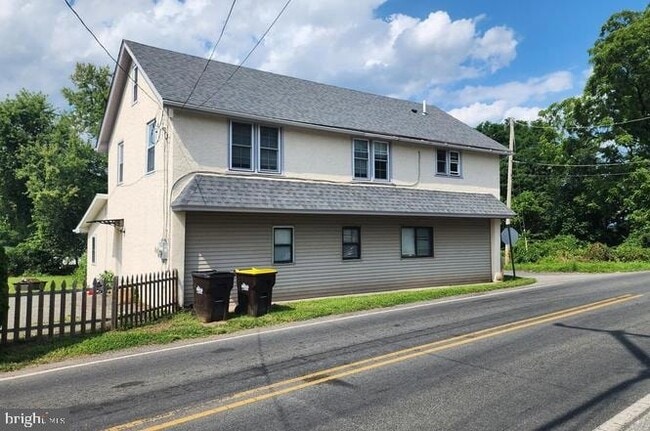 Building Photo - 203 E Cedarville Rd