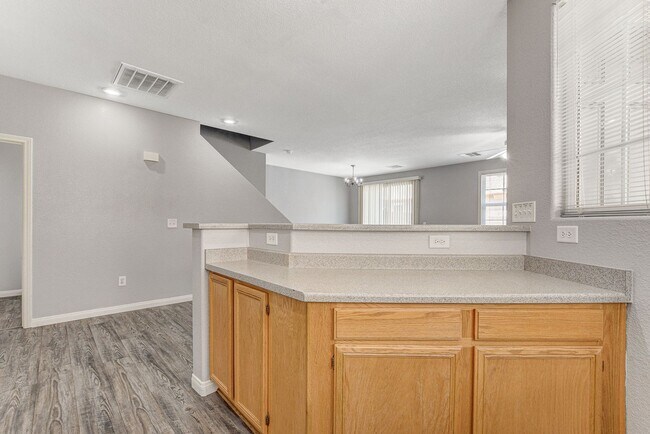 Building Photo - 3909 Sweet Pine St