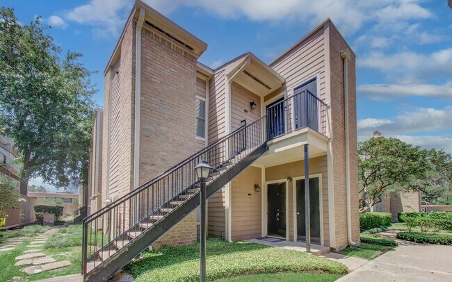 Building Photo - 716 Bering Dr