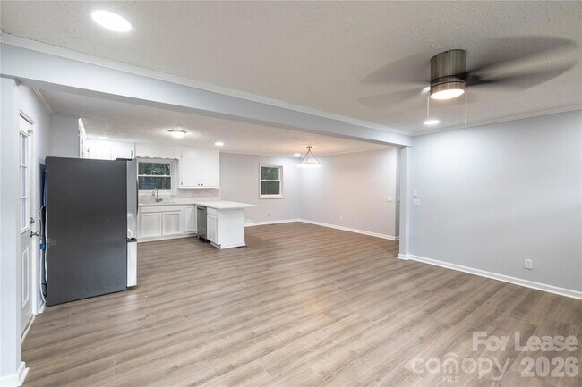 Building Photo - 420 Eastover Ave