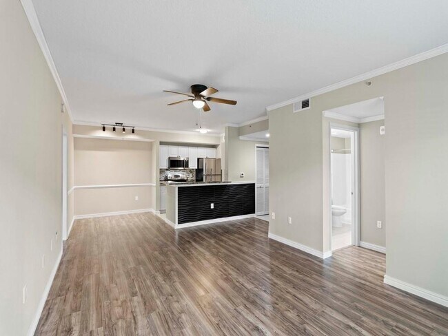 Building Photo - 5095 Fairways Cir