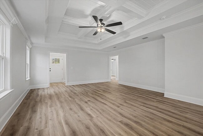 Building Photo - 4 Bedroom Home Available Now!