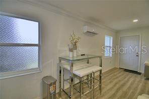 Building Photo - 2405 Roslyn Ln