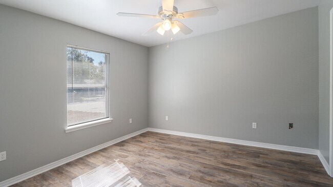 Building Photo - 4408 30th 1/2 St  - 4408 #B