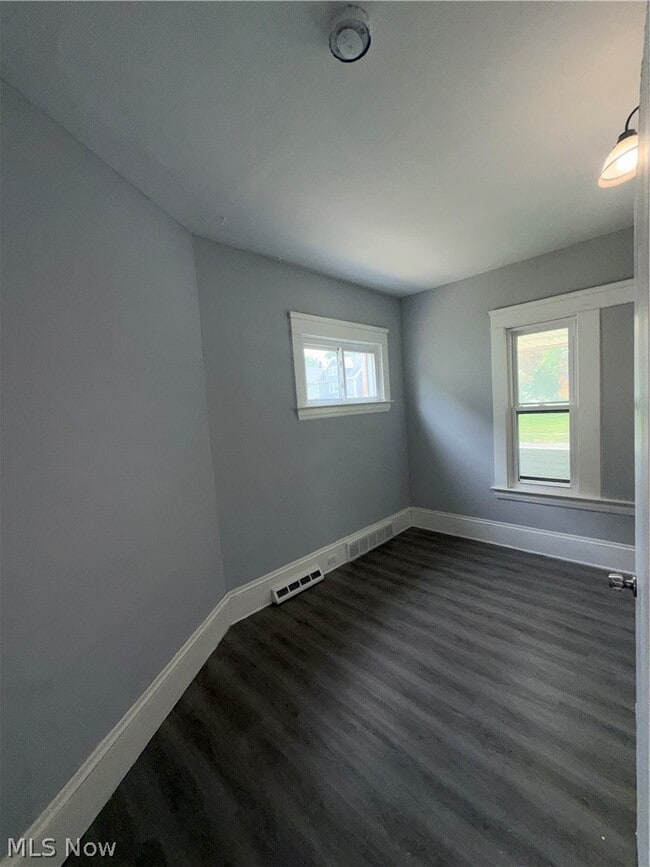 Building Photo - 11721 Hamlen Ave