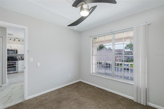 Building Photo - Beautifully Updated Condo