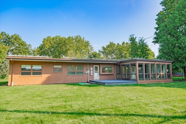 Building Photo - 5813 Anchorage Ave