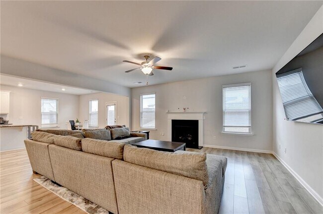 Building Photo - 115 Eleanora Pk