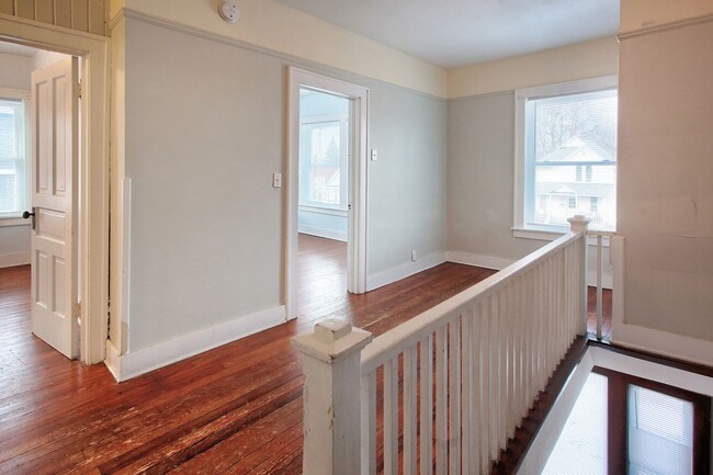 Building Photo - 140/142 E 15th Street