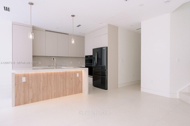 Building Photo - 8167 NW 108th Ct