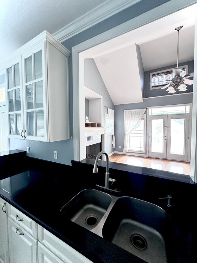 Building Photo - 214 Southern Winds Dr