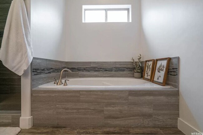 Building Photo - PETS ALLOWED!  Spacious & Modern 3-Bedroom Home for Rent Near Sand Hollow Reservoir