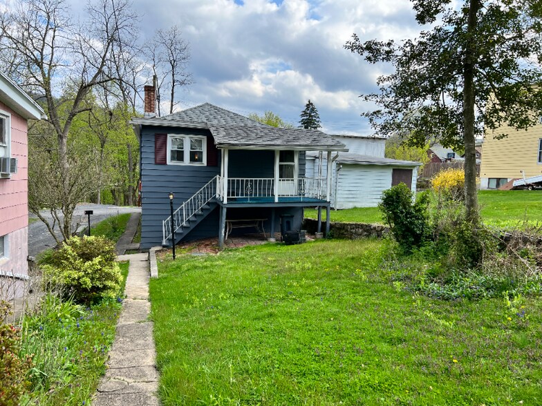 Primary Photo - 448 Biddle St