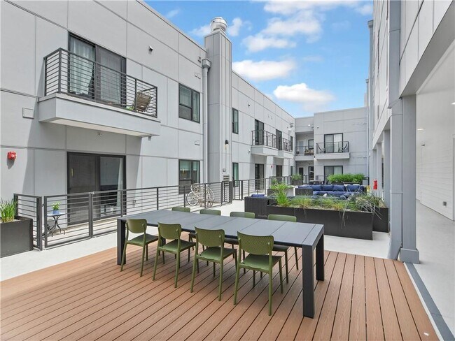 Building Photo - 2220 Webberville Rd