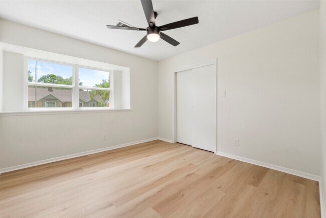 Building Photo - 2610 Moss Hill Dr