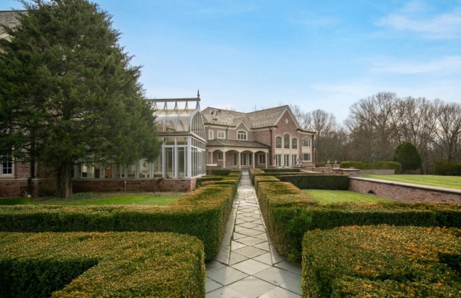 Building Photo - 581 Pottersville Rd