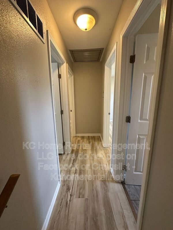 Building Photo - 5029 NE 56th Pl