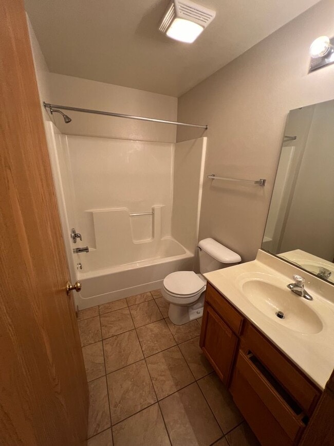 Building Photo - North Pointe Condo