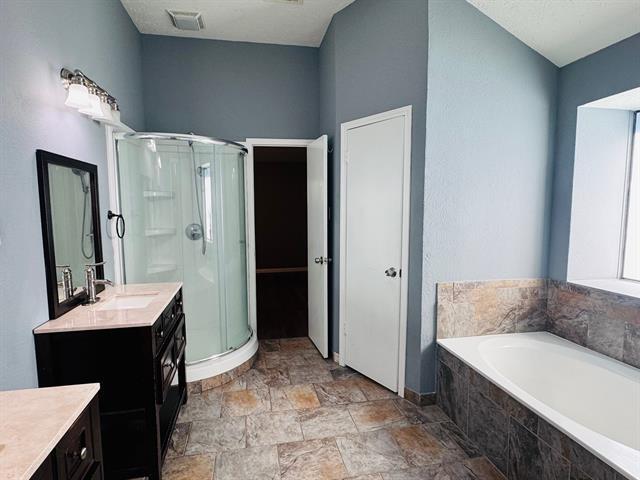 Building Photo - 2413 University Dr