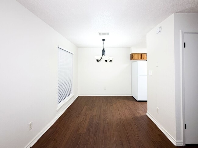 Building Photo - Stoneridge Apartments