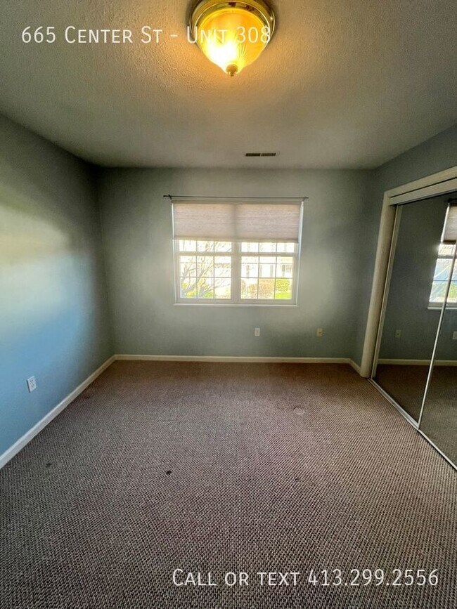 Building Photo - 665 Center St