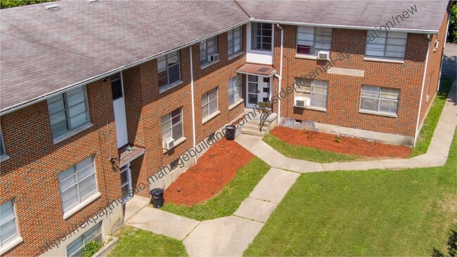 Building Photo - 2525 Lakeview Ave