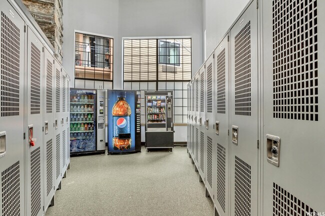 Building Photo - Prospector