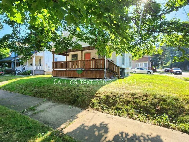 Building Photo - 687 Allyn St