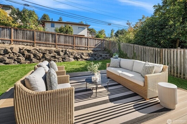 Building Photo - 5606 59th Ave NE