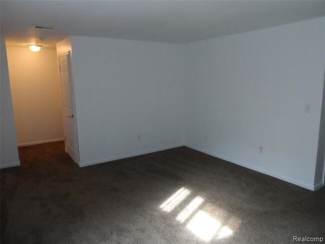 Building Photo - 14321 Vauxhall Dr