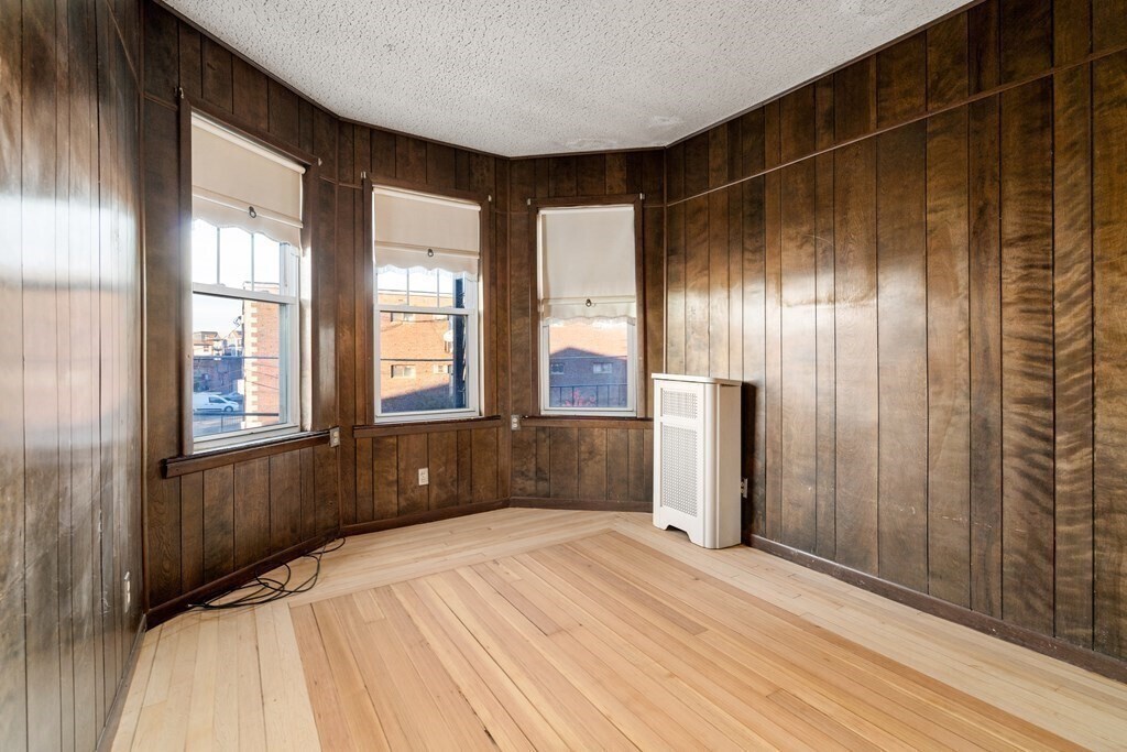 Building Photo - 14 Windsor Rd