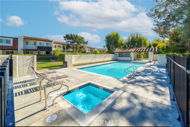 Building Photo - 28 Sycamore Ln