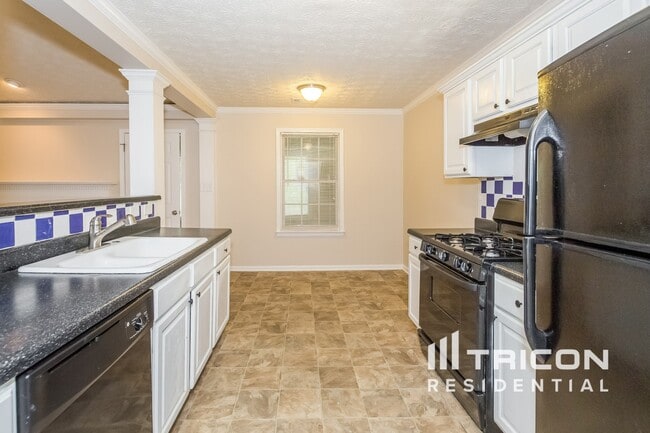 Building Photo - 1440 Brookdale Dr