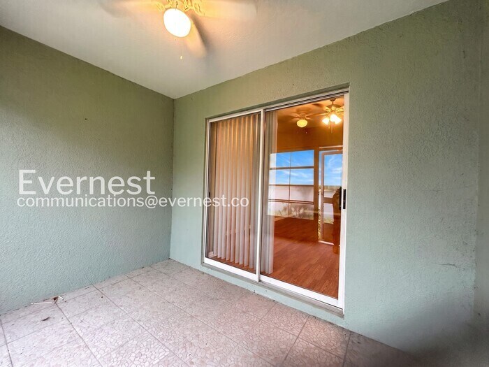 Building Photo - 3435 Village Green Ct