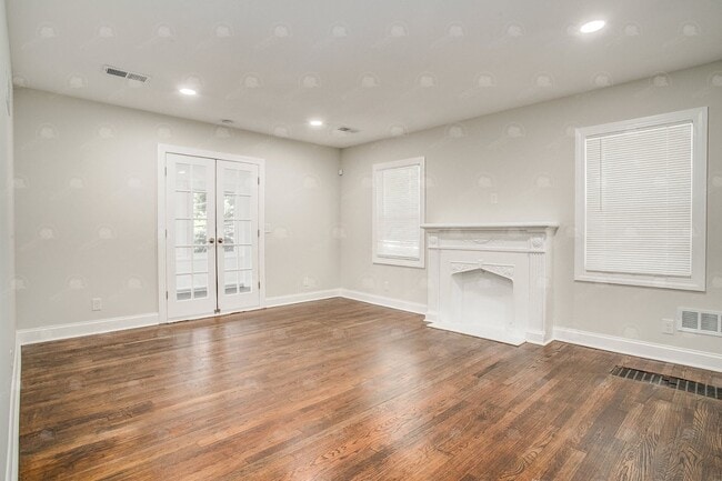 Building Photo - 2510 E 59th St