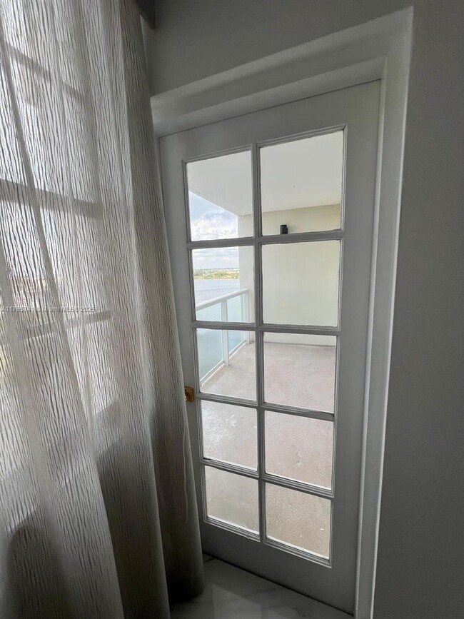 Building Photo - 1301 NE Miami Gardens Dr