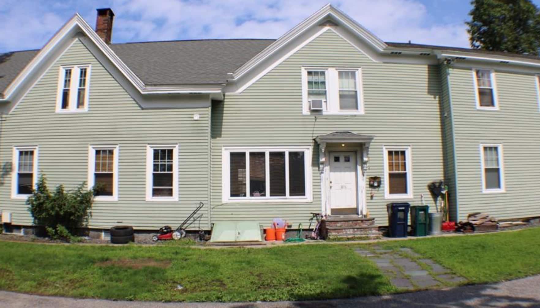 Building Photo - 386 Main St