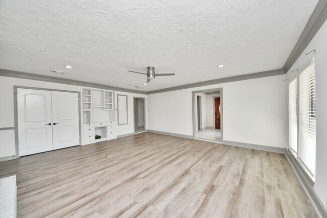 Building Photo - 4503 Hollybrook Ln