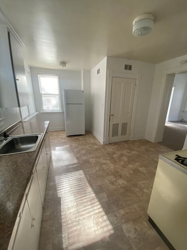 Building Photo - 1 Bedroom apartment