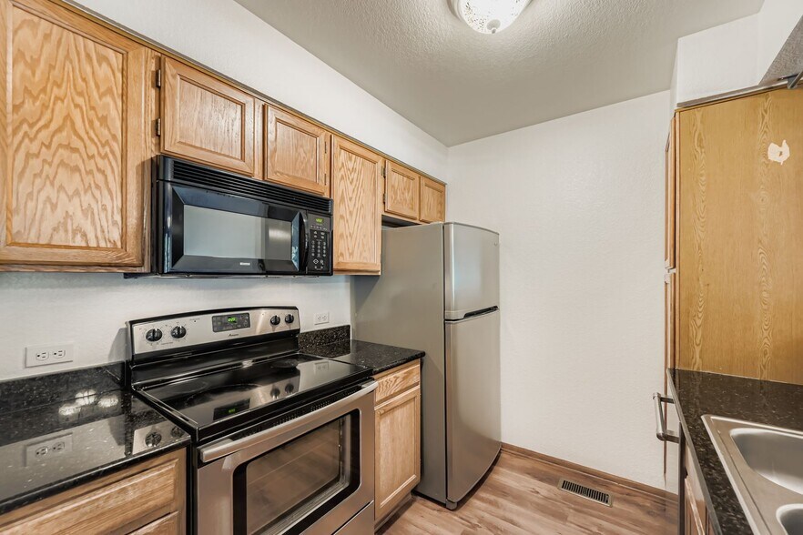 Building Photo - 5056 Buckingham Rd