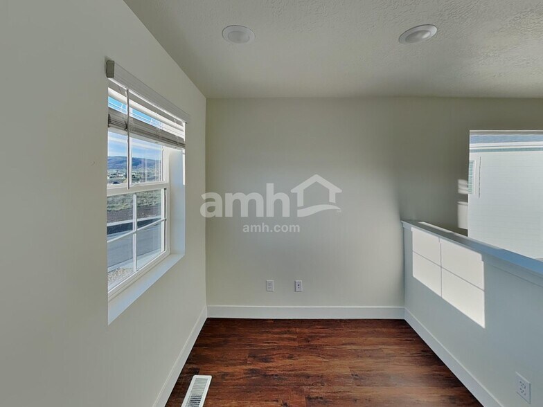 Building Photo - 7229 Woods Rose Dr
