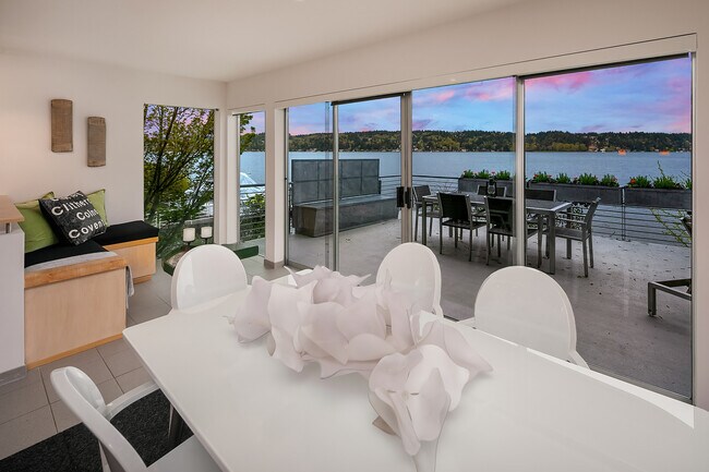 Building Photo - 10514 Riviera Pl NE