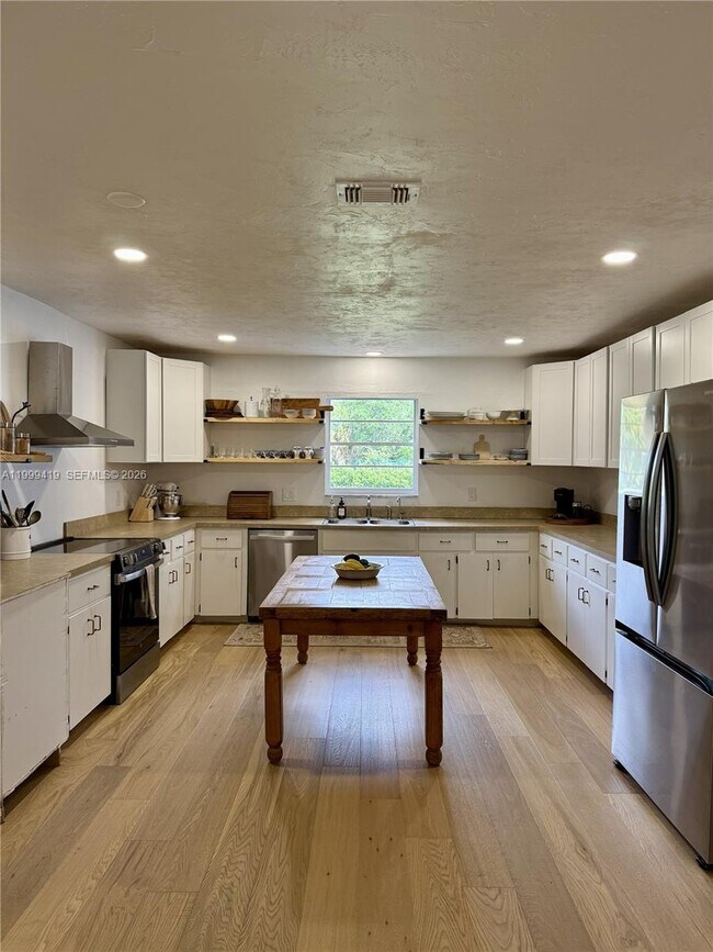 Building Photo - 625 Whippoorwill Terrace