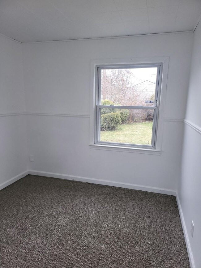 Building Photo - 3 Bedroom Ranch - $1,350