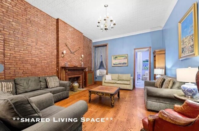Primary Photo - bedroom in Los Angeles CA 90018