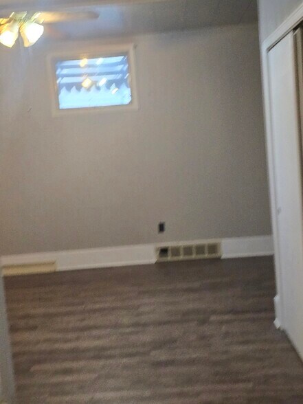 Building Photo - 2543 Mahoning Rd NE