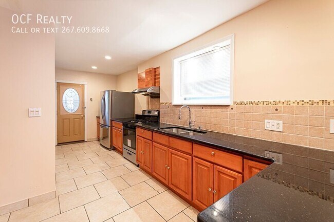 Building Photo - 1532 Christian St