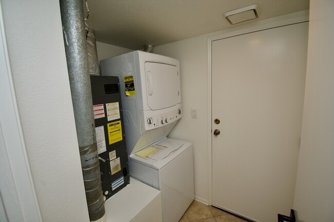 Building Photo - 57 Rabano