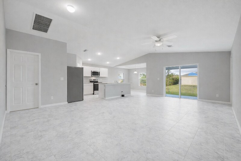 Building Photo - 2925 NE 4th Pl