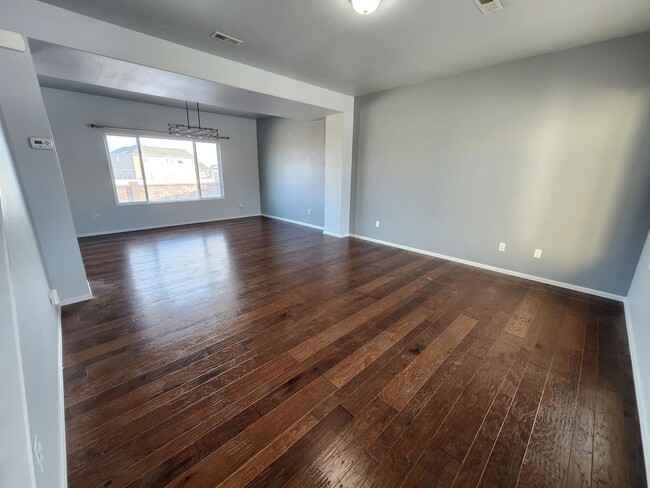 Building Photo - Captivating 6 Bed, 4 Bath Home Near Black ...